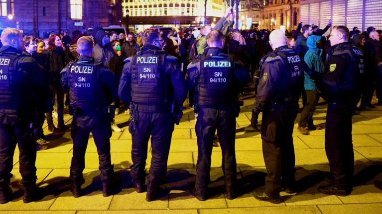 Συναγερμός στο Ντίσελντορφ: Η αστυνομία απέκλεισε χριστουγεννιάτικη αγορά - Αναφορές για απειλή