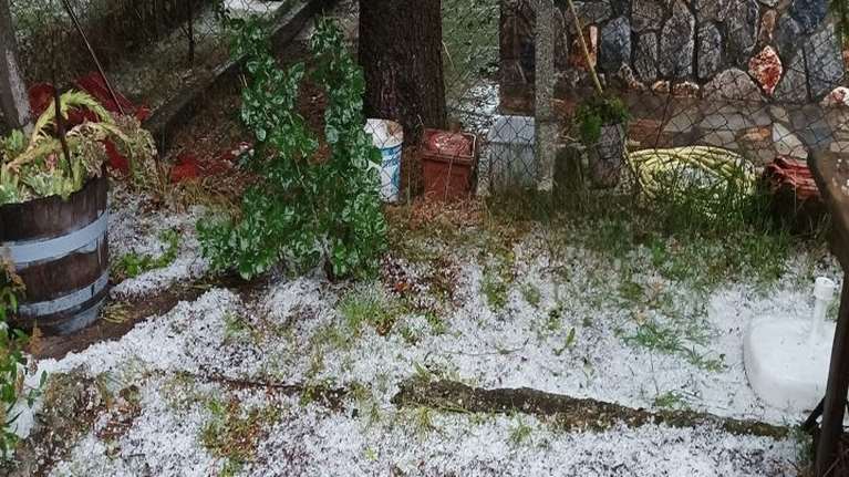 Χαλάζι και θυελλώδεις άνεμοι σάρωσαν την Κεντρική Μακεδονία - &quot;Σκοτείνιασε&quot; η Θεσσαλονίκη [εικόνες-βίντεο]