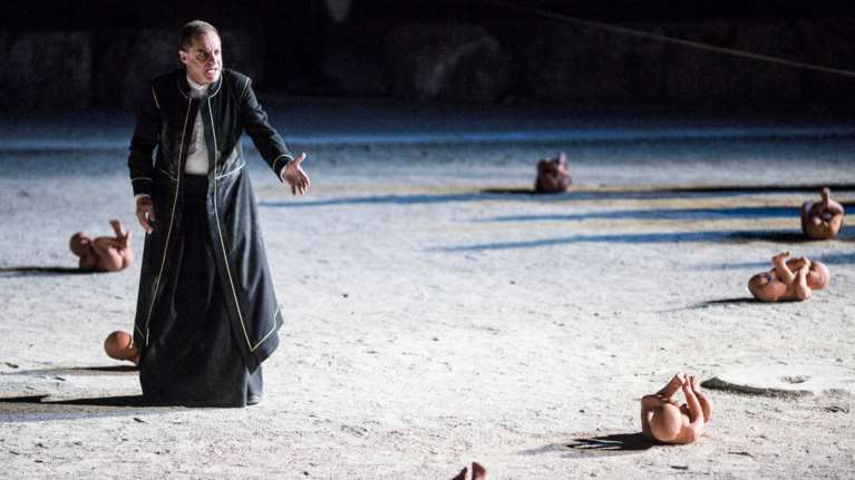 Υπόθεση Λιγνάδη: Η ανατριχιαστική κατάθεση της 40χρονης - &quot;Για να ‘ολοκληρώσει’ έπρεπε να συμμετέχει και ο νεαρός&quot;