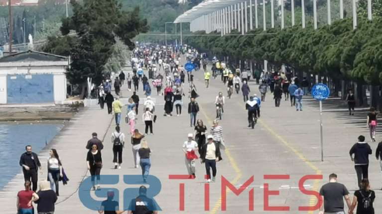 Γέμισε ξανά με κόσμο η Νέα Παραλία στη Θεσσαλονίκη [εικόνες - βίντεο]