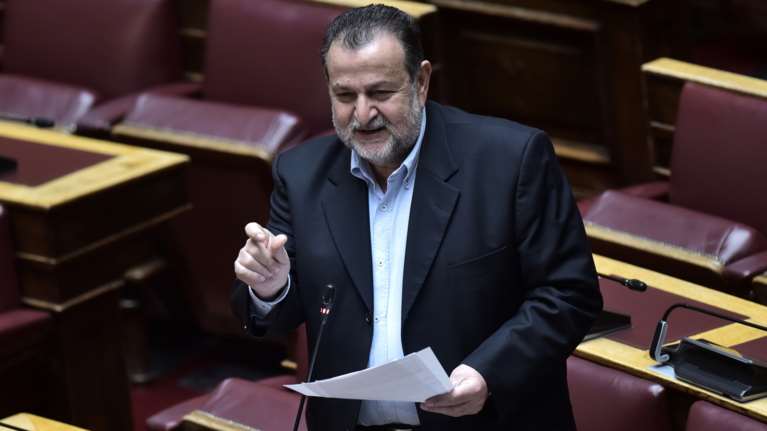 Συγκινημένος ο Βασίλης Κεγκέρογλου στη τελευταία του ομιλία στη Βουλή - Τον χειροκρότησαν από όλες τις πτέρυγες