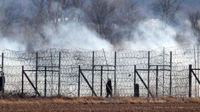 Νέο βίντεο: Τούρκοι στρατιώτες χτυπούν μετανάστες που επιχειρούν να γυρίσουν πίσω από τα σύνορα