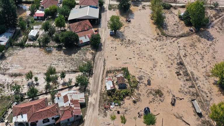 &quot;Ιανός&quot;: Συγκλονιστικά βίντεο από τις διασώσεις της Πυροσβεστικής στην Καρδίτσα