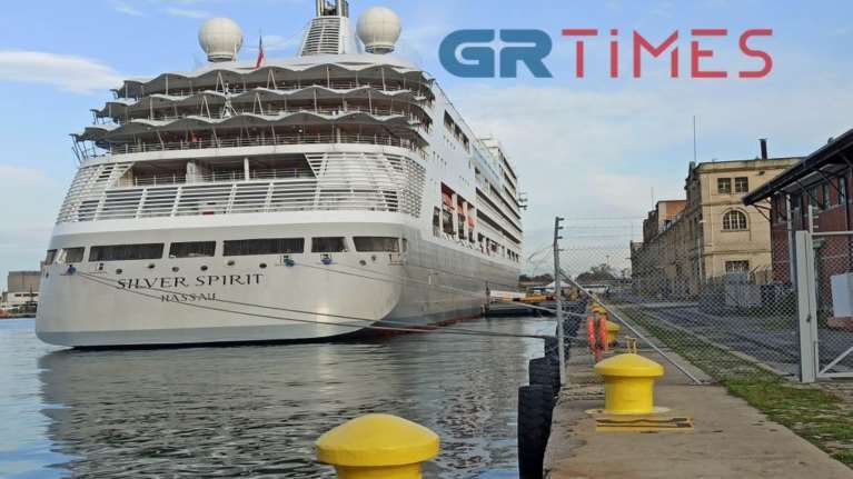 &quot;Έδεσε&quot; στη Θεσσαλονίκη το τεράστιο κρουαζιερόπλοιο Silver Spirit με 534 επιβάτες - Δείτε εικόνες και βίντεο