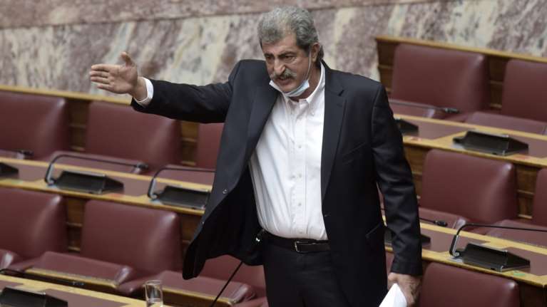 Ξεσπάθωσε εναντίον όλων ο Πολάκης μετά την απόσυρση του εμβολίου της AstraZeneca: &quot;Αλητήριοι, διεφθαρμένοι, άσχετοι και ηλίθιοι&quot;