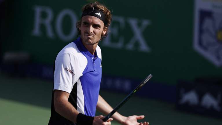 Τσιτσιπάς – Μεντβέντεφ 0-2: Επεισοδιακός αποκλεισμός για τον Έλληνα τενίστα