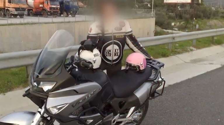 Κάνει και... αναρτήσεις από το ψυχιατρείο ο αστυνομικός της Βουλής: &quot;Ευχαριστώ για την συμπαράσταση&quot;