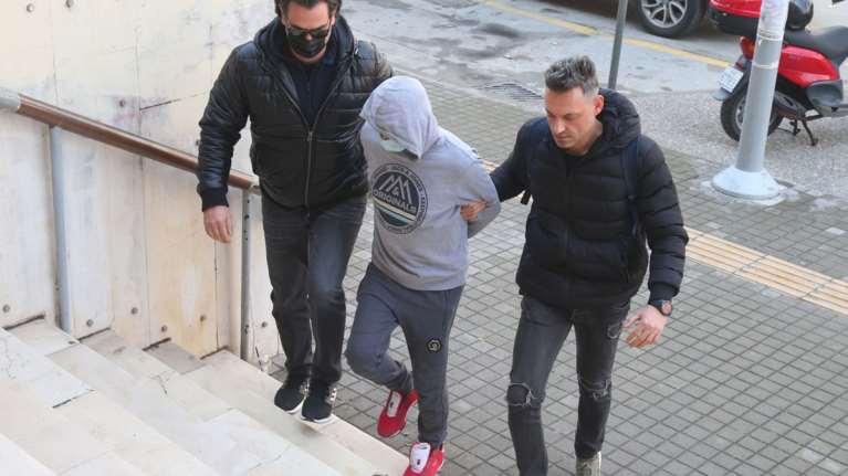 Αυτός είναι ο απόστρατος που κλειδώθηκε με τα παιδιά του σε αυτοκίνητο και άνοιξε φιάλη υγραερίου- &quot;Δεν ήθελα να τα σκοτώσω&quot; [εικόνες]