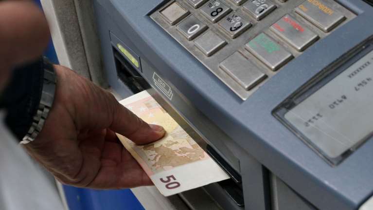 ΟΠΕΚΑ: Ποια επιδοματα θα καταβληθούν την Τρίτη, 31 Οκτωβρίου