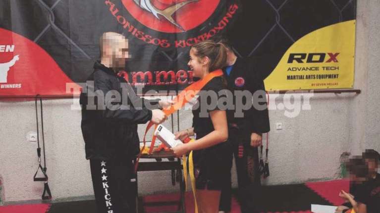 Γλυκά Νερά: &quot;Δεν πάλεψε η Καρολάιν με τον Μπάμπη, αλλιώς θα τον είχε πλακώσει στο ξύλο&quot;, λέει φίλος της