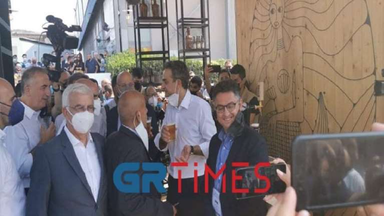 ΔΕΘ: Στάση για …μπύρα από τον Κυριάκο Μητσοτάκη [εικόνα]