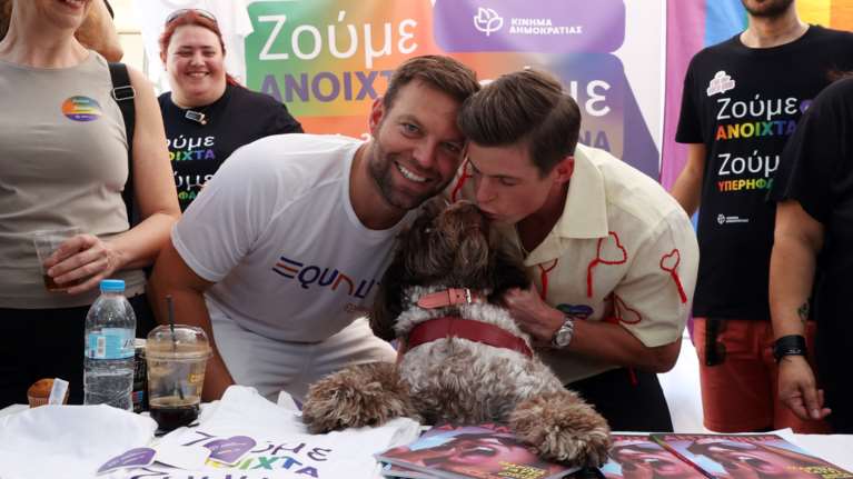 Ο Στέφανος Κασσελάκης με τον Τάιλερ και... τη Φάρλι στο Athens Pride 2025 [εικόνες]