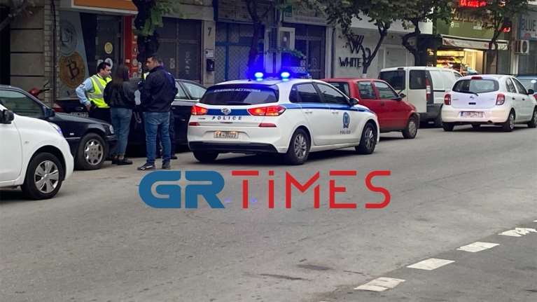 Αμάξι χτύπησε γυναίκα με ηλεκτρικό πατίνι στη Θεσσαλονίκη: "Δεν είδα ότι είχε ποδηλατόδρομο" [εικόνες - βίντεο]