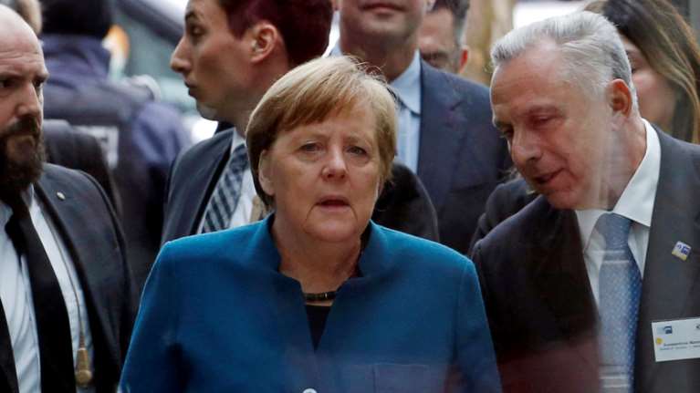 Μήνυμα Μέρκελ σε Άγκυρα: Μην φορτώνετε τα προβλήματά σας στους μετανάστες