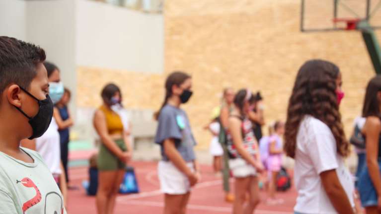 Ραγδαίες εξελίξεις: Ανοιχτά σχολεία και στις &quot;κόκκινες&quot; περιοχές - Η εισήγηση των λοιμωξιολόγων