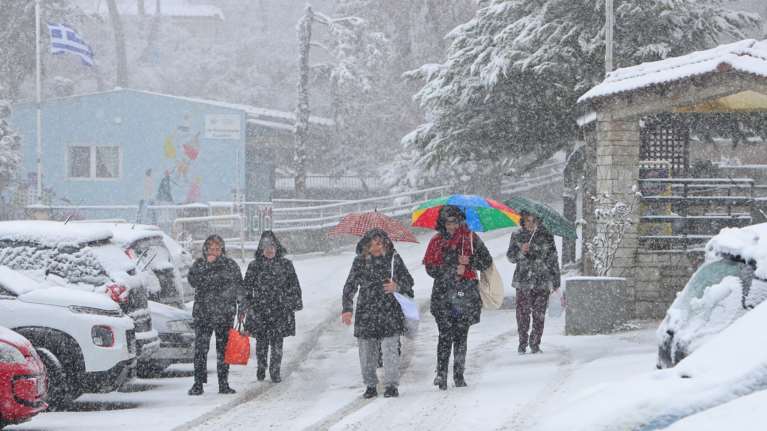 Κακοκαιρία Λέανδρος: Το τρίτο κύμα χτυπά τη χώρα - Συναγερμός σε Αττική, Κρήτη και Πελοπόννησο - Πολικές θερμοκρασίες έως -17 βαθμούς