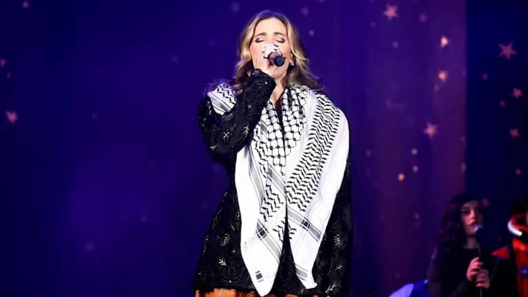 Η Νατάσα Μποφίλιου δώρισε την αμοιβή της από τη συναυλία στο Σύνταγμα