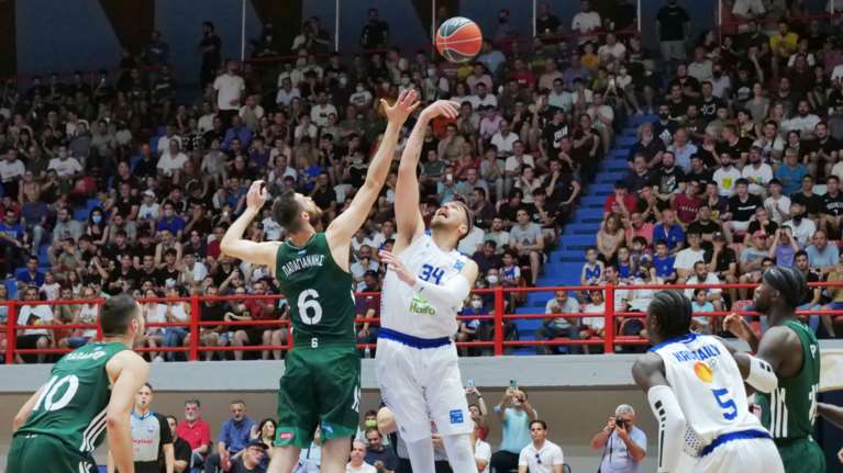 Μπάσκετ: Ήττα σοκ για τον Παναθηναϊκό από τη Λάρισα - Στα ίσα η σειρά των ημιτελικών [Βίντεο]