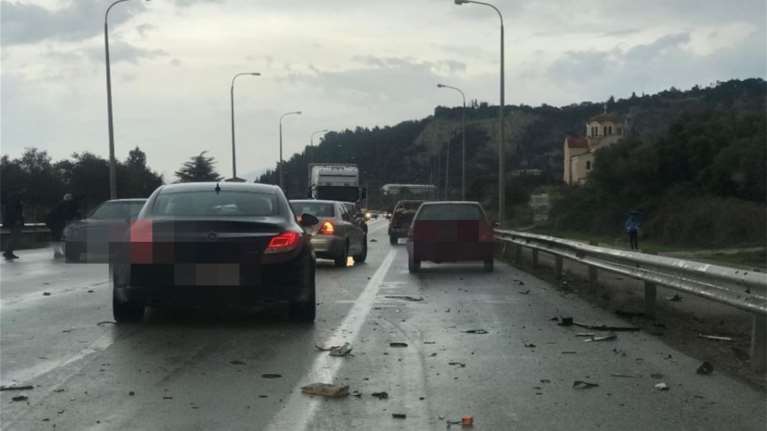 Θεσσαλονίκη: Σύγκρουση στρατιωτικού λεωφορείου, απορριμματοφόρου και ΙΧ - Ένας τραυματίας