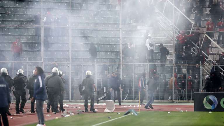 Οργή του Ολυμπιακού για τα επεισόδια στο Βόλο: &quot;Μαφία και παρακράτος με μοναδικό στόχο την εξόντωση μας&quot;