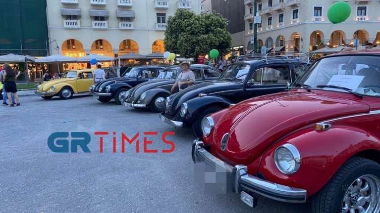 Παγκόσμια Ημέρα Σκαραβαίου: Χαμός από κατσαριδάκια στην πλατεία Αριστοτέλους