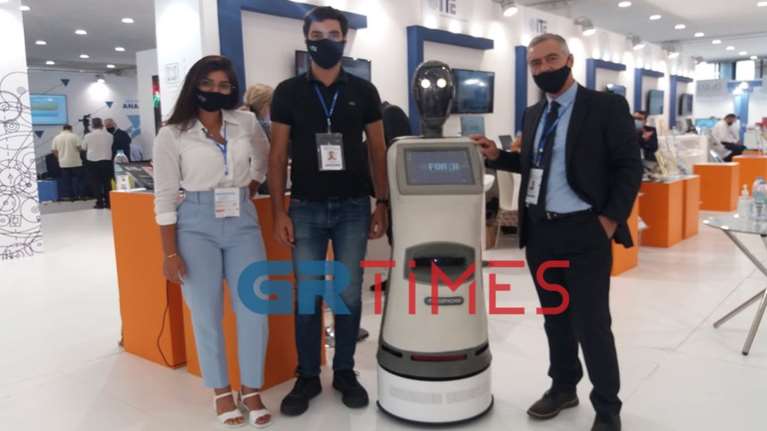 Περσεφόνη: Το ρομπότ του ΙΤΕ που ξεναγεί σε 33 γλώσσες, ανάμεσά τους και τα αρχαία ελληνικά