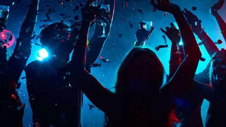 &quot;Φρένο&quot; Χαρδαλιά στα κορονοπάρτι: Συστήνεται ειδική ομάδα ελέγχου, ενόψει της τουριστικής περιόδου