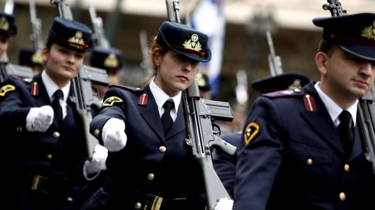 ΣτΕ: Αντισυνταγματικό το ελάχιστο ύψος για γυναίκες και άνδρες στις Στρατιωτικές Σχολές