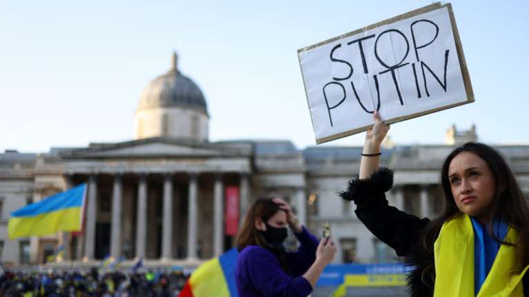 Λονδίνο: Χιλιάδες διαδηλωτές στους δρόμους για να στηρίξουν τους Ουκρανούς [εικόνες]
