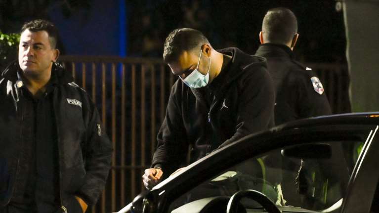 Παλαιό Φάληρο: Κερδισμένα δελτία του ΟΠΑΠ &quot;οδήγησαν&quot; τις Αρχές στον Τούρκο- Είχε πάνω του 7.000, πέταξε το μαχαίρι στη θάλασσα