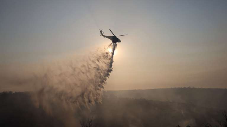 Μαίνεται ανεξέλεγκτη η φωτιά στη Λεμεσό: Ζευγάρι ηλικιωμένων οι δύο νεκροί - Γιατί δεν έστειλε βοήθεια η Ελλάδα