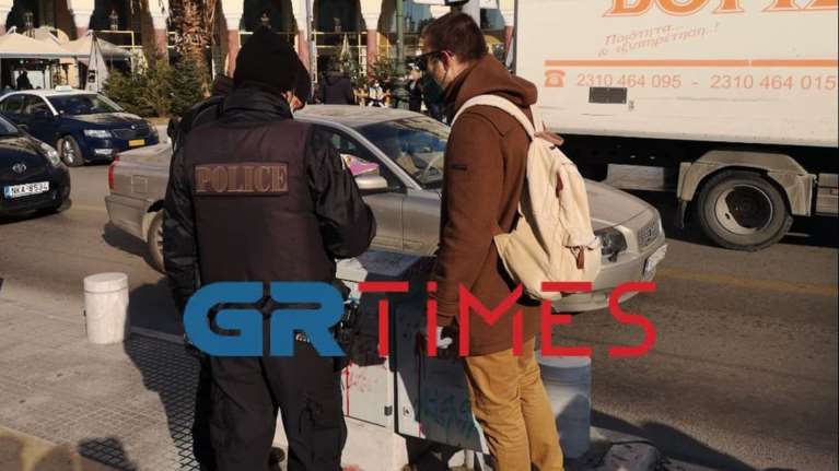 Θεσσαλονίκη: Έπεσαν τα πρώτα 300αρια για μη χρήση μάσκας [εικόνες - βίντεο]