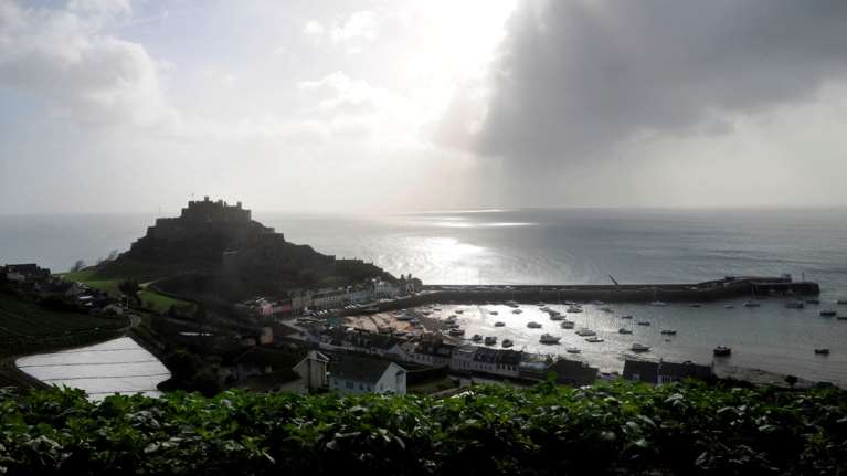 Λήξη συναγερμού στο Τζέρσεϊ: Φεύγουν και τα βρετανικά πλοία μετά την αποχώρηση των γαλλικών αλιευτικών [βίντεο]