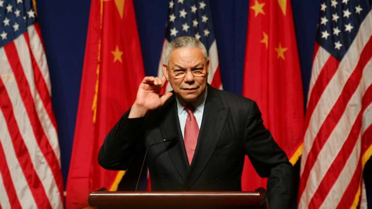 Κόλιν Πάουελ: Το παιδί μεταναστών που έφτασε στο αμερικανικό ΥΠΕΞ - Γιατί τον "στοίχειωσε" ο πόλεμος στο Ιράκ