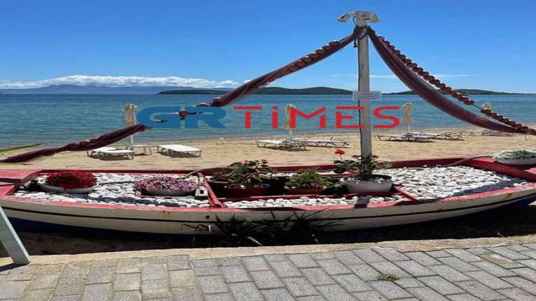 Καβάλα: Τα beach bar στους Αμμόλοφους είναι έτοιμα αλλά οι τουρίστες... αγνοούνται