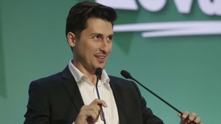 Ακίνητα Παπαδημούλη: Ο Χρηστίδης τον τρολάρει με στίχους του ράπερ Toquel: &quot;Μέσα στις Βρυξέλλες κάνει  business&quot;