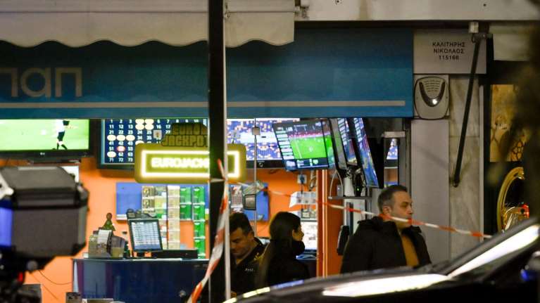 Παλαιό Φάληρο: Σκότωσαν με ρόπαλο και μαχαίρι ιδιοκτήτη πρακτορείου τυχερών παιχνιδιών - Πώς τον εντόπισε πελάτισσα