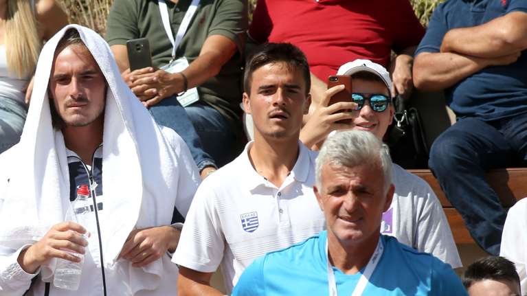 Πώς σχολίασε ο πατέρας Τσιτσιπάς τις δηλώσεις του γιού του για τα εμβόλια κορονοϊού