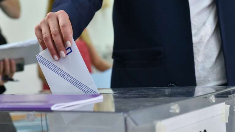 Δημοσκόπηση Pulse: Πιο ισχυρό το ΠΑΣΟΚ στις συσπειρώσεις - Προς το... άγνωστο και τη Νέα Αριστερά οι απώλειες ΝΔ και ΣΥΡΙΖΑ