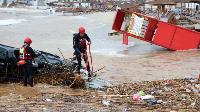Ηράκλειο: Εικόνες καταστροφής από την κακοκαιρία - Στην περιοχή κυβερνητικό κλιμάκιο [Εικόνες - Βίντεο]