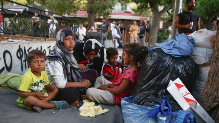 Μηταράκης για Βικτώρια: Κάποιος υπέδειξε την πλατεία στους συγκεντρωμένους πρόσφυγες