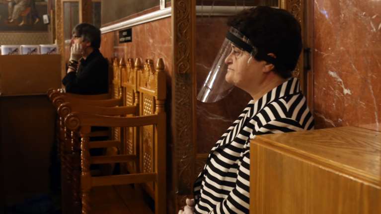 Κορονοϊός: Χωρίς υποχρεωτική μάσκα στις εκκλησίες - Αντιδρά ο ΣΥΡΙΖΑ και κατηγορεί την κυβέρνηση