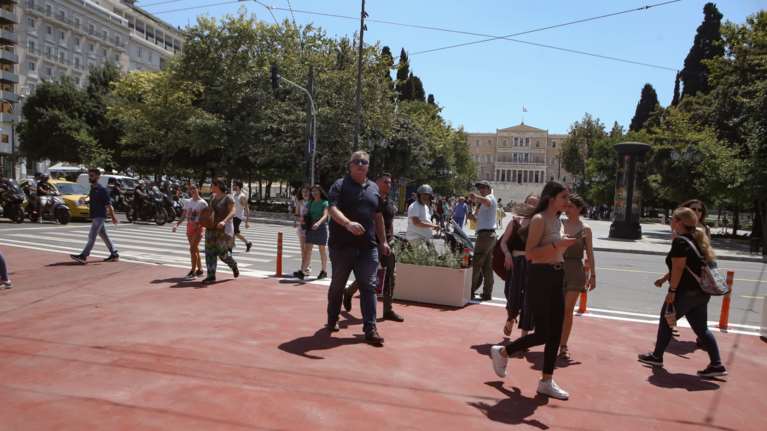 ΟΟΣΑ: Υφεση 8% έως 9,7% για την ελληνική οικονομία - Ποια είναι τα δύο σενάρια