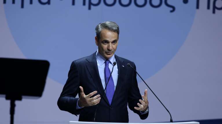 Τα μηνύματα Μητσοτάκη στους ψηφοφόρους του ΠΑΣΟΚ και η στρατηγική διεύρυνσης της ΝΔ