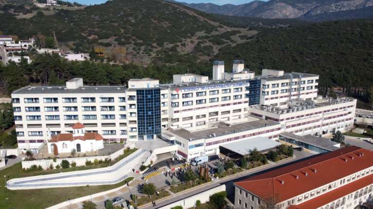 Σε ψυχιατρική κλινική της Αθήνας ο αστυνομικός που χτύπησε δύο νοσηλεύτριες στη Λαμία