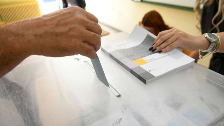 Δημοσκόπηση Alco: Δεν πείθει η αντιπολίτευση ότι έχει εναλλακτική πρόταση διακυβέρνησης - &quot;Κανένας&quot; ο πιο πετυχημένος υπουργός