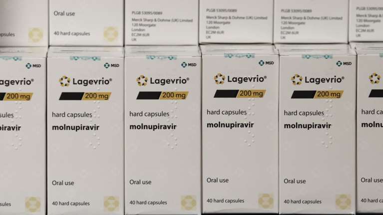 Αντιικά χάπια για τον κορονοϊό: Από τα φαρμακεία των νοσοκομείων θα τα προμηθεύονται οι πολίτες σε έκτακτη ανάγκη