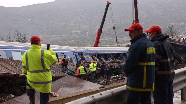 Έρευνα Eteron: Οργή, απελπισία και ντροπή - Τα συναισθήματα των νέων μετά την τραγωδία στα Τέμπη