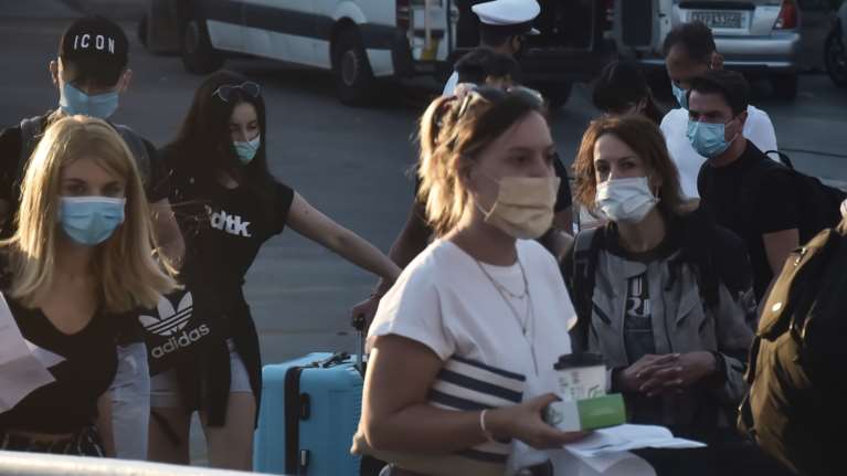 Κορονοϊός - Εξαδάκτυλος: Οσοι επιστρέφουν από διακοπές, να φορούν μάσκα 7 ημέρες