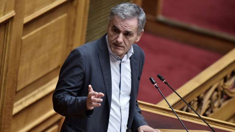 Τσακαλώτος σε κυβέρνηση: &quot;Είτε ο Δημήτρης Τσοβόλας ήταν 40 χρόνια μπροστά από την εποχή του, είτε εσείς 40 χρόνια πίσω&quot;